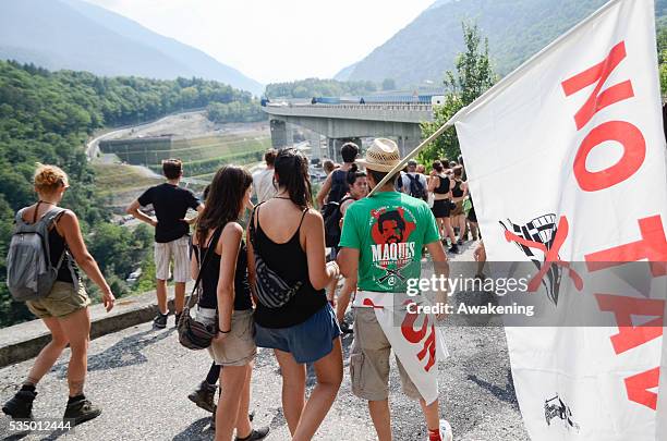 People marched to the construction site Giaglione, where they were stopped by heave Police forces.