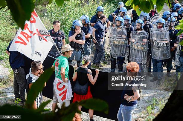 People marched to the construction site Giaglione, where they were stopped by heave Police forces.