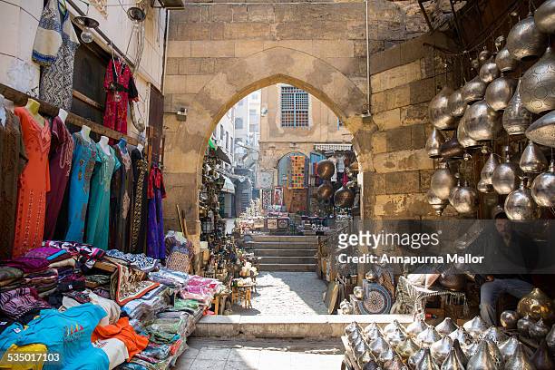 arches and markets in islamic cairo, egypt - cairo - fotografias e filmes do acervo