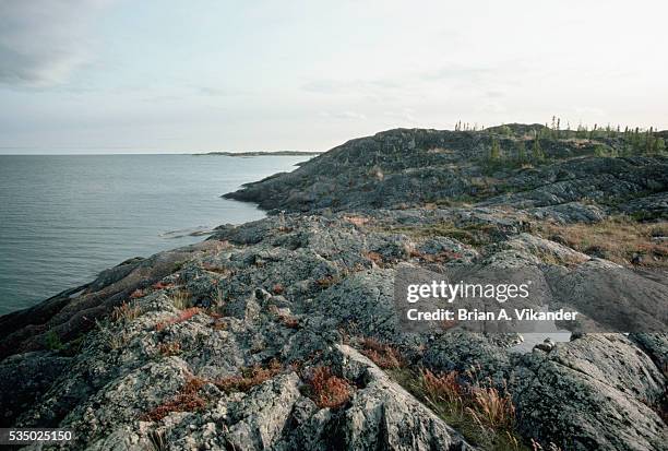 great slave lake at yellowknife - yellowknife canada stockfoto's en -beelden