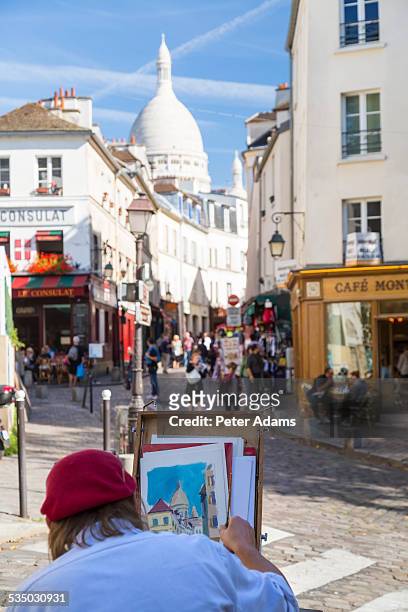 artist, sacre coeur and montmartre, paris, france - basiliek sacre coeur stockfoto's en -beelden