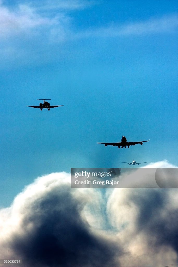 Airplanes queuing up to land