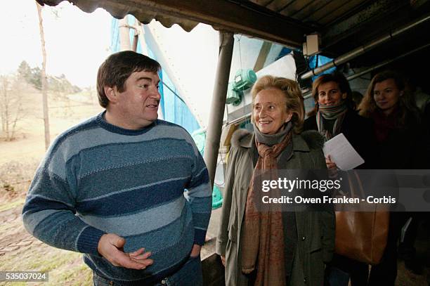 Bernadette Chirac, wife of French President Jacques Chirac, visits Serge Chaumeil's pig farm in Sarran as part of her campaign tour in her native...