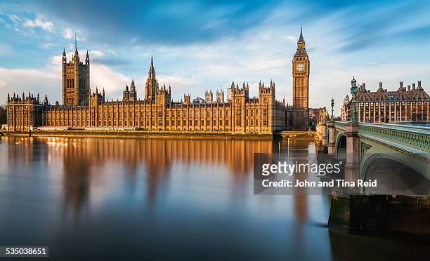 golden reflection - city of westminster london stock-fotos und bilder