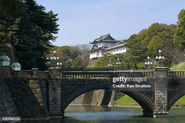 nijubashi bridge at the imperial palace in tokyo - imperial palace tokyo stock-fotos und bilder