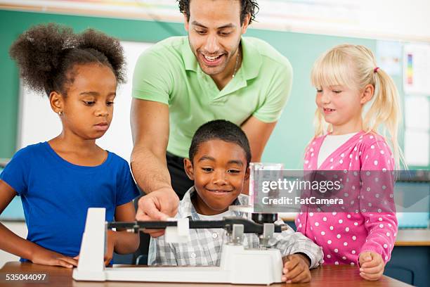 elementary students - science measurement stock pictures, royalty-free photos & images