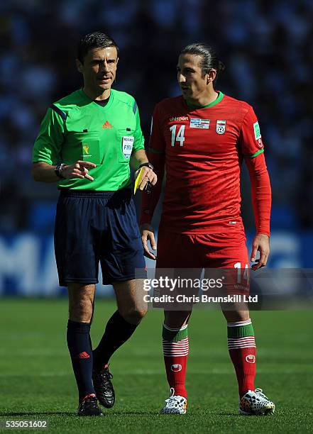 Andranik of Iran complains to referee Milorad Mazic