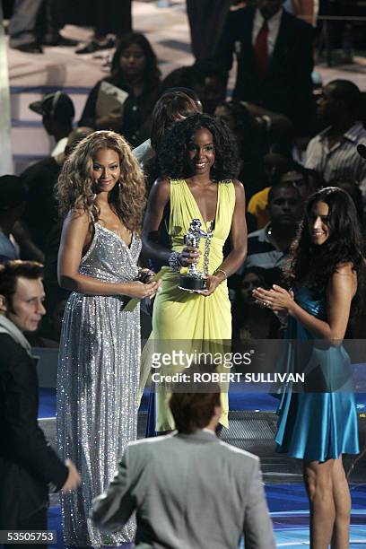 Group Destiny's Child, from L to R, Beyonce Knowles, Michelle Williams and Kelly Roland, present the video of the year award to Green Day members...