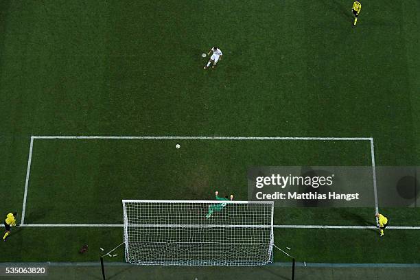 Cristiano Ronaldo of Real Madrid scores the winning penalty past Jan Oblak of Atletico Madrid during the UEFA Champions League Final match between...