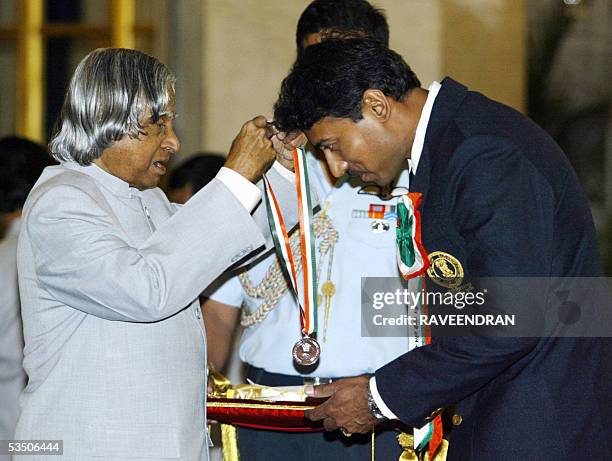 Ltcol Ramesh Rathore Family 514 Ratna Singh Stock Photos, High-Res Pictures, and Images - Getty Images