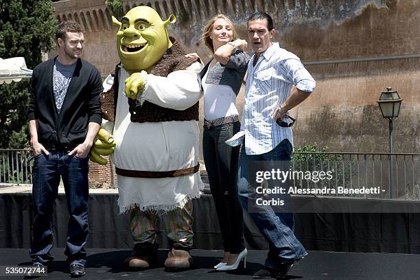 Actor and singer Justin Timberlake, Shrek, actress Cameron Diaz and actor Antonio Banderas attend the presentation of "Shrek The Third" in Rome.