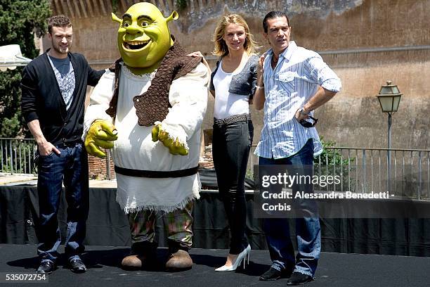 Actor and singer Justin Timberlake, Shrek, actress Cameron Diaz and actor Antonio Banderas attend the presentation of "Shrek The Third" in Rome.