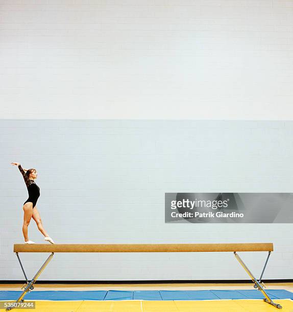 gymnast on balance beam - 平均台 ストックフォトと画像