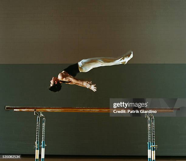 gymnast floating over parallel bars - parallel bars gymnastics equipment 個照片及圖片檔