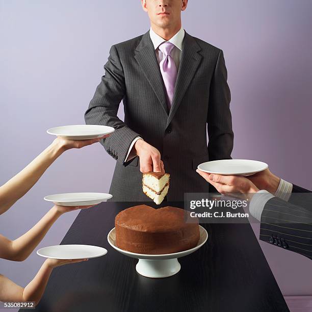 man serving cake slices to waiting people - sharing stock-fotos und bilder