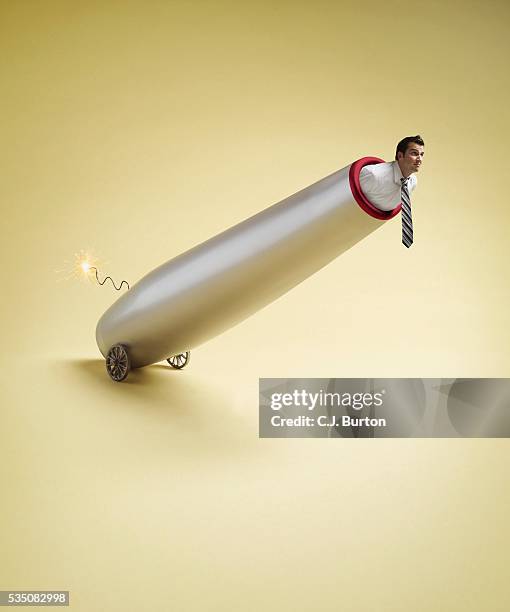 businessman in cannon - kanon stockfoto's en -beelden