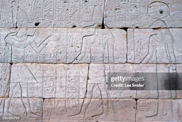 sunk relief sculpture of caesar augustus as pharaoh, thoth and sekhmet from temple of dendur - thoth stock pictures, royalty-free photos & images