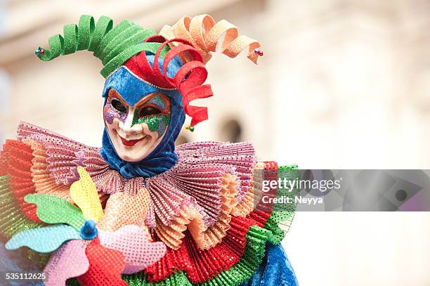 carnaval de venecia 2014 - harlequin fotografías e imágenes de stock