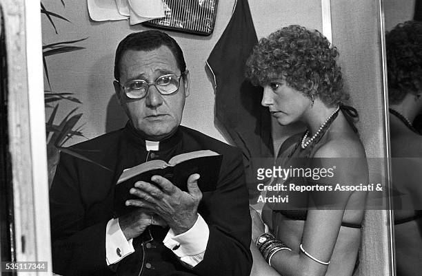 Italian actor Alberto Sordi, as a monsignor, and Italian actress Stefania Sandrelli in the segment L'ascensore from the film Quelle strane occasioni....