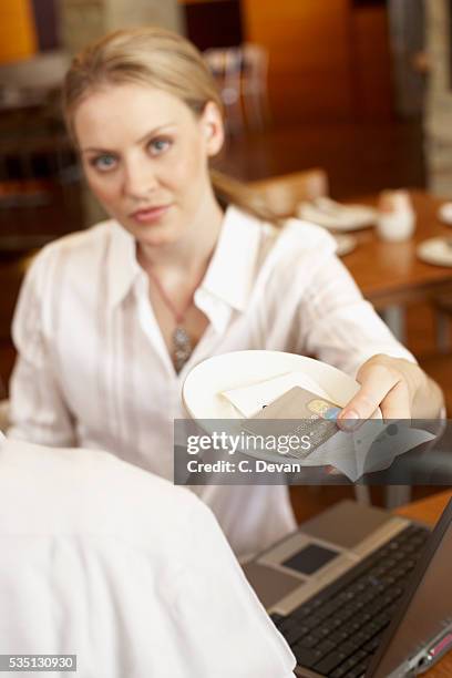 woman paying with credit card - restaurant bill stock pictures, royalty-free photos & images