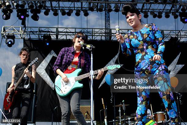 Luiza Sa, Ana Rezende, and Lovefoxxx of CSS perform at the 2008 Austin City Limits music festival.