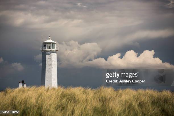the lighthouse on walney island, cumbria, uk. - barrow in furness stock-fotos und bilder