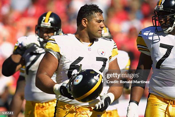 Kimo von Oelhoffen of the Pittsburgh Steelers talks to teammate Oliver Ross as he leaves the field after the game against the Kansas City Chiefs at...