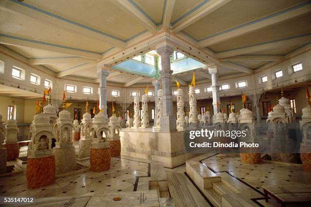 shikharji jain temple in bihar, india. - jain temple - fotografias e filmes do acervo