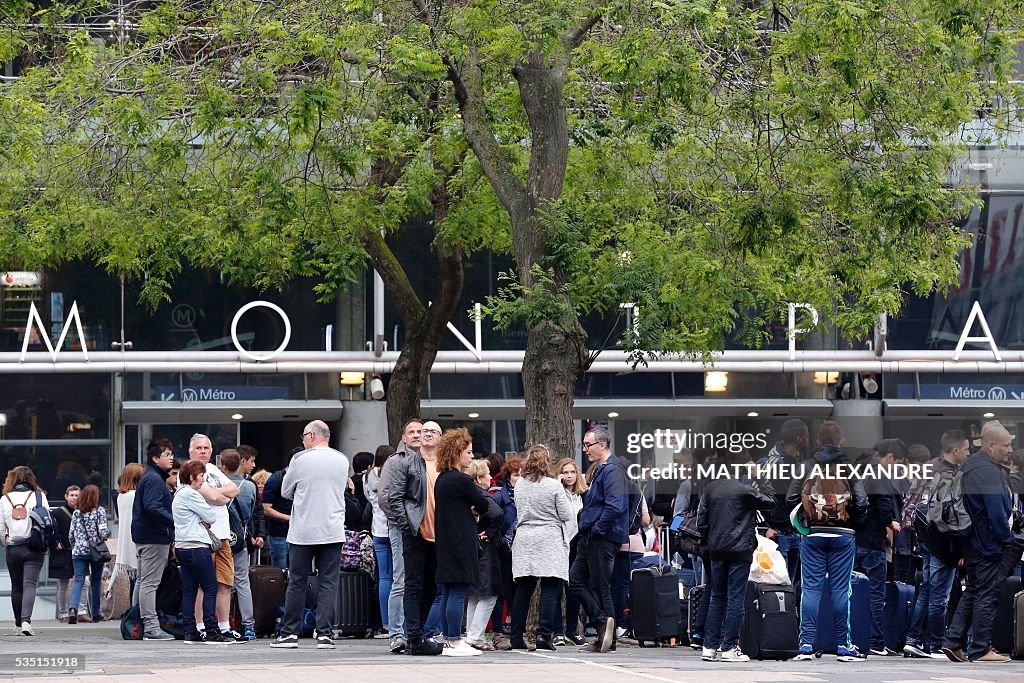 FRANCE-TRANSPORT-MONTPARNASSE-TRAIN-INCIDENT