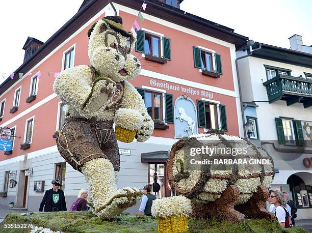 Photo taken on May 29, 2016 shows a rabbit with Austrian traditional cloth and a beer made of Daffodil in a parade during the 57th Daffodil Festival...