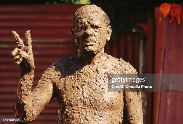 man during a naturopathy treatment in india. - mud bildbanksfoton och bilder