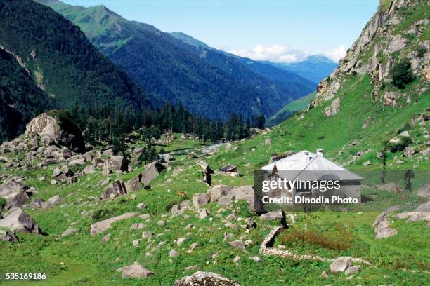 tourist bungalow in garhwal himalaya, haridwar, uttar pradesh, india. - uttarakhand stock pictures, royalty-free photos & images