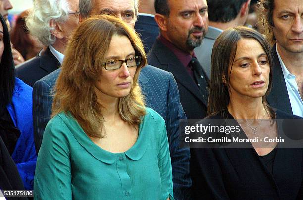 Italian opera tenor legend Luciano Pavarotti's wife Nicoletta Mantovani and his doughter Lorenza Pavarotti wait during his funeral outside the Dome...