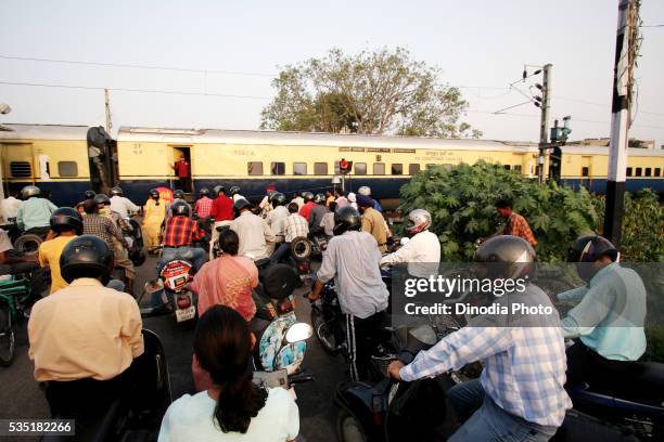 northern railway crossing in chandigarh, punjab, india. - punjab india stockfoto's en -beelden