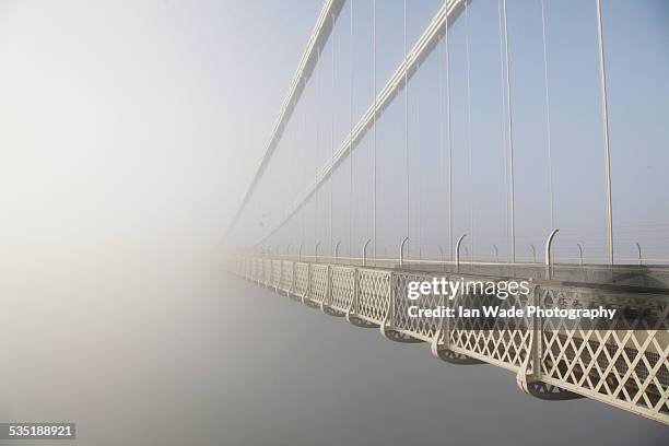 clifton suspension bridge in fog - bristol tennessee 個照片及圖片檔