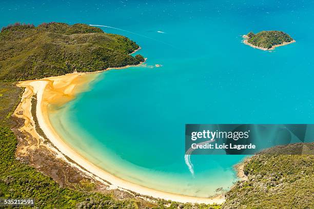 abel tasman national park from the sky - loic lagarde photos et images de collection