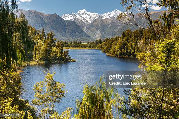 lake matheson with mount cook mirrored - loic lagarde photos et images de collection