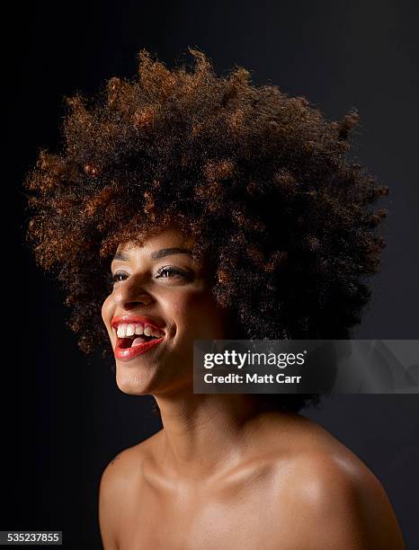 young woman with big hair - big hair stockfoto's en -beelden