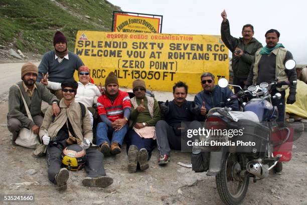 celebration at top of rohtang pass in manali, himachal pradesh, india. - rohtang stockfoto's en -beelden