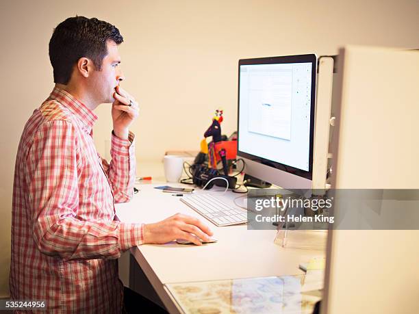 Professional Computer User Profile Computer User Profile Cubicle Photos and Premium High Res Pictures ...