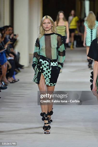 Model walks the runway during the Emanuel Ungaro fashion show at Paris Fashion Week Womenswear Spring/Summer 2014 on Septemner 30, 2013 in Paris,...