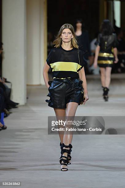 Model walks the runway during the Emanuel Ungaro fashion show at Paris Fashion Week Womenswear Spring/Summer 2014 on Septemner 30, 2013 in Paris,...