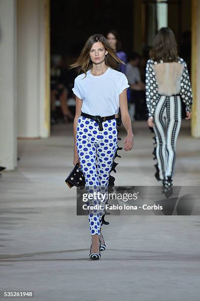 Model walks the runway during the Emanuel Ungaro fashion show at Paris Fashion Week Womenswear Spring/Summer 2014 on Septemner 30, 2013 in Paris,...