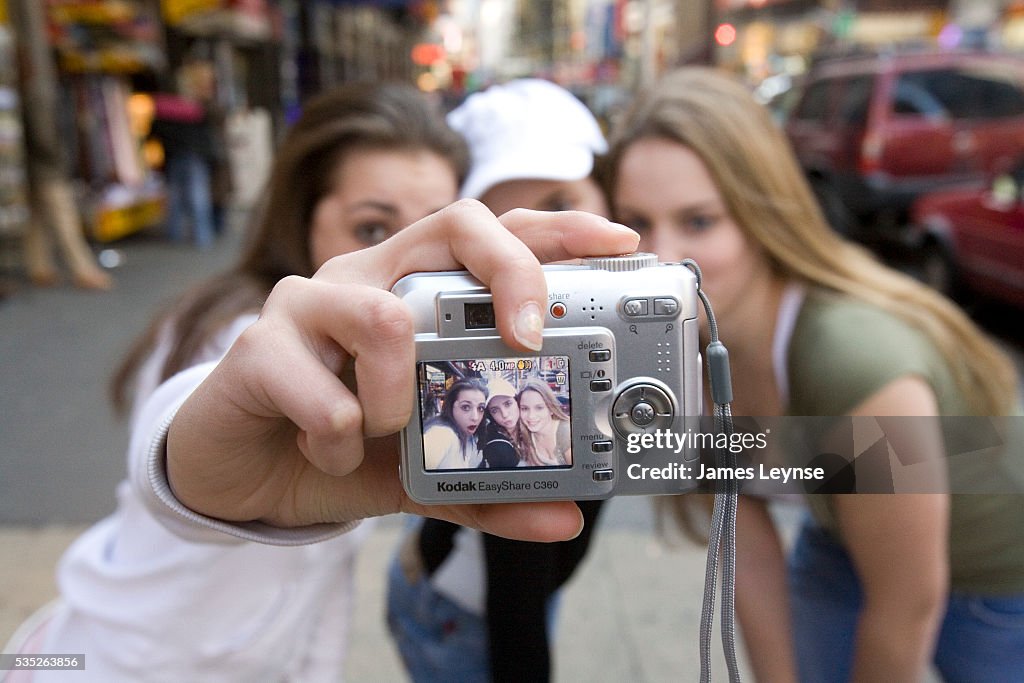USA - Tourists - Digital Camera
