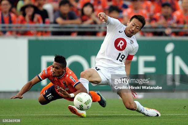 Kazuma Watanabe of Vissel Kobe and Mateus of Vissel Kobe compete for the ball during the J.League match between Omiya and Vissel Kobe at the Nack 5...