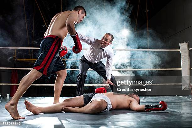 knockout! - referee stock pictures, royalty-free photos & images