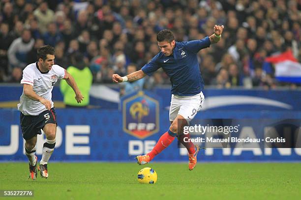 Olivier Giroud of France runs with the ball during the International Friendly match between France and USA at Stade de France on November 11, 2011 in...