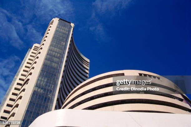 stock exchange building on dalal street in mumbai, maharashtra, india. - mumbai archives economy business and finance photos et images de collection