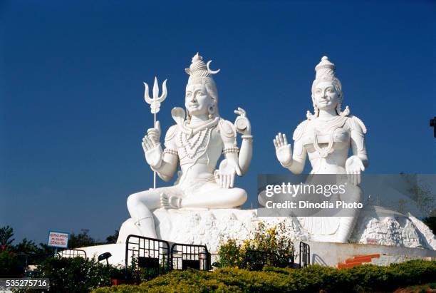 shiva-parvathi statue in the kailasagiri, visakhapatnam, andhra pradesh, india. - visakhapatnam stock-fotos und bilder