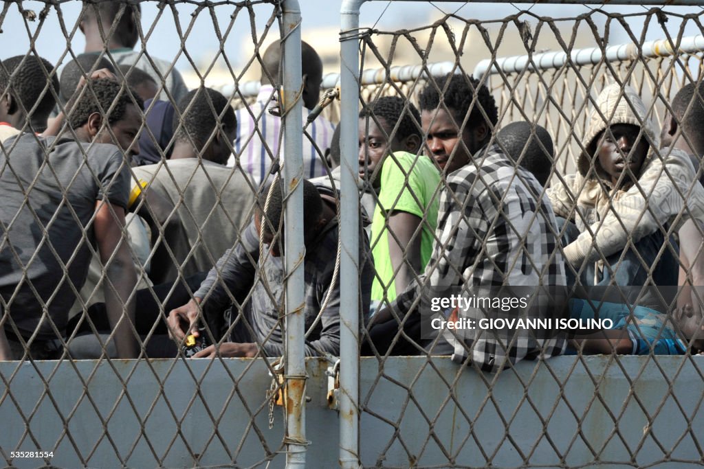 TOPSHOT-ITALY-IMMIGRATION-REFUGEE-RESCUE-SEA